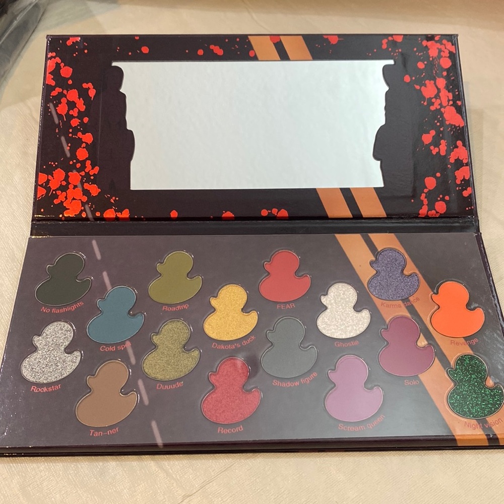 Fear Artistry Eyeshadow Palette‎ Curst Kosmetics Goth Gothic Halloween